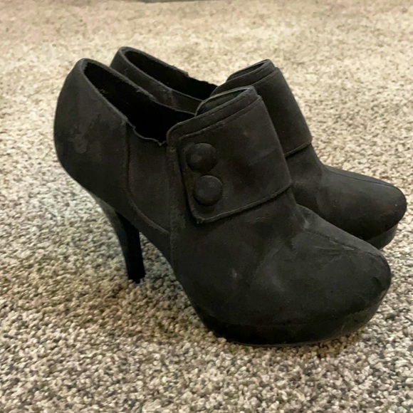 FIONI Clothing Shoes - Size 5 heels